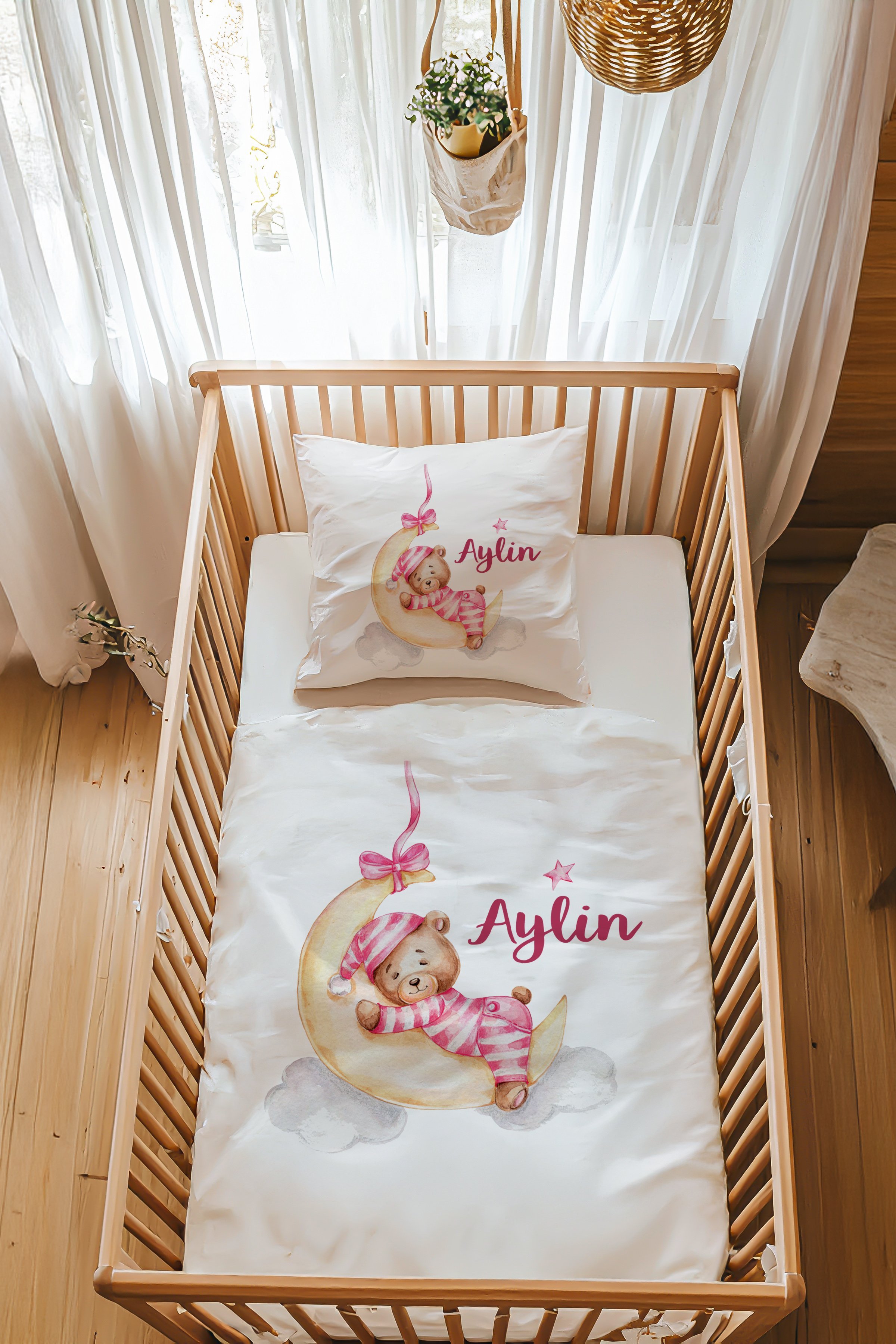 %100 Pamuk Saten İsme Özel Park Yatak Nevresim Takımı (70x120 cm) Pembe Çizgili Ayıcık