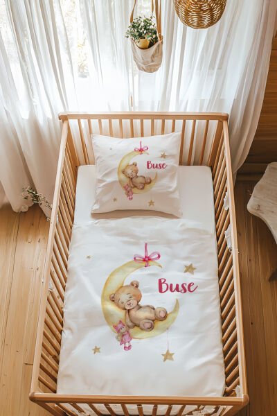 %100 Pamuk Saten İsme Özel Park Yatak Nevresim Takımı (70x120 cm) Pembe Oyuncaklı Ayıcık