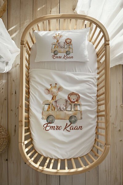 %100 Pamuk Saten İsme Özel Anne Yanı Beşik Nevresim Takımı (60x100 cm) Safari Otobüsü