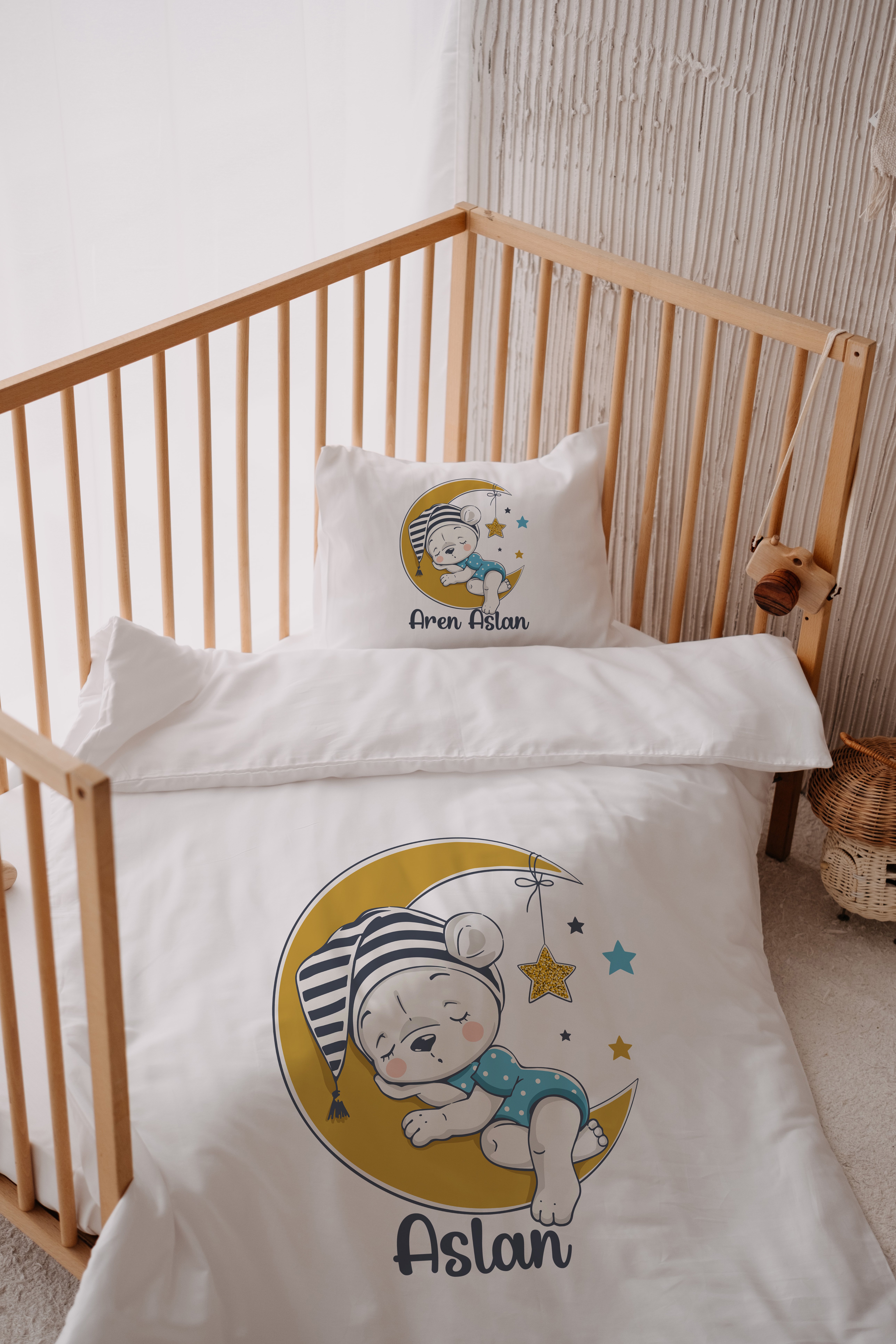 %100 Pamuk Saten İsme Özel Bebek Yatak Nevresim Takımı (100x150 cm) Çizgili Şapkalı Ayıcık