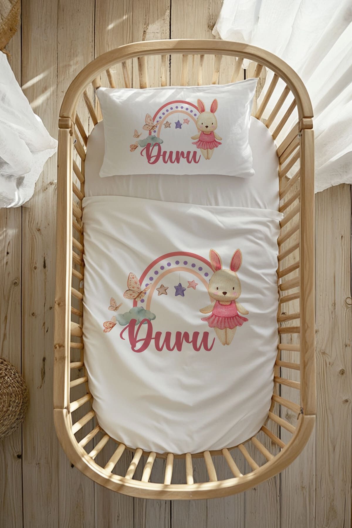 %100 Pamuk Saten İsme Özel Anne Yanı Beşik Nevresim Takımı (60x100 cm) Tavşan