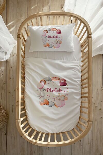 %100 Pamuk Saten İsme Özel Anne Yanı Beşik Nevresim Takımı (60x100 cm) Bulutlarda Kuzu ve Tavşan